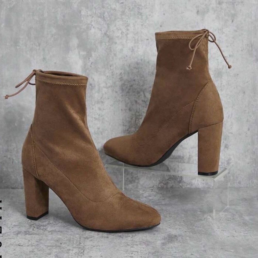 Shuzia Women’s Faux Ankle Boots
Size 6